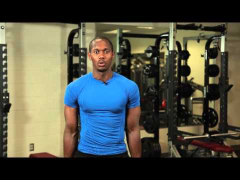 Shoulder Shrugs Using an Elastic Band : Workout Techniques